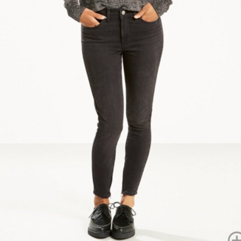 Levi’s 311 Shaping Skinny 28